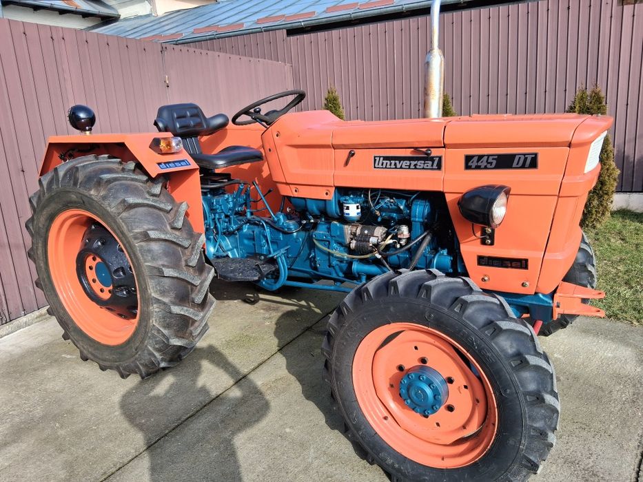 Tractor universal 445 dt