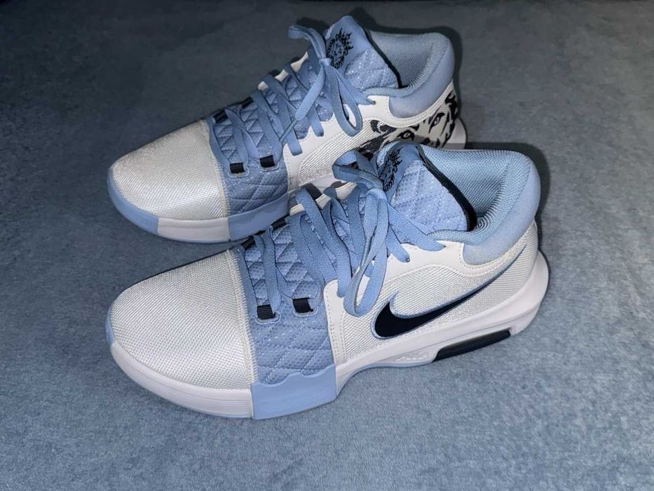 Adidași baschet Nike LeBron Witness 8 'UNC', Mărimea 44.5