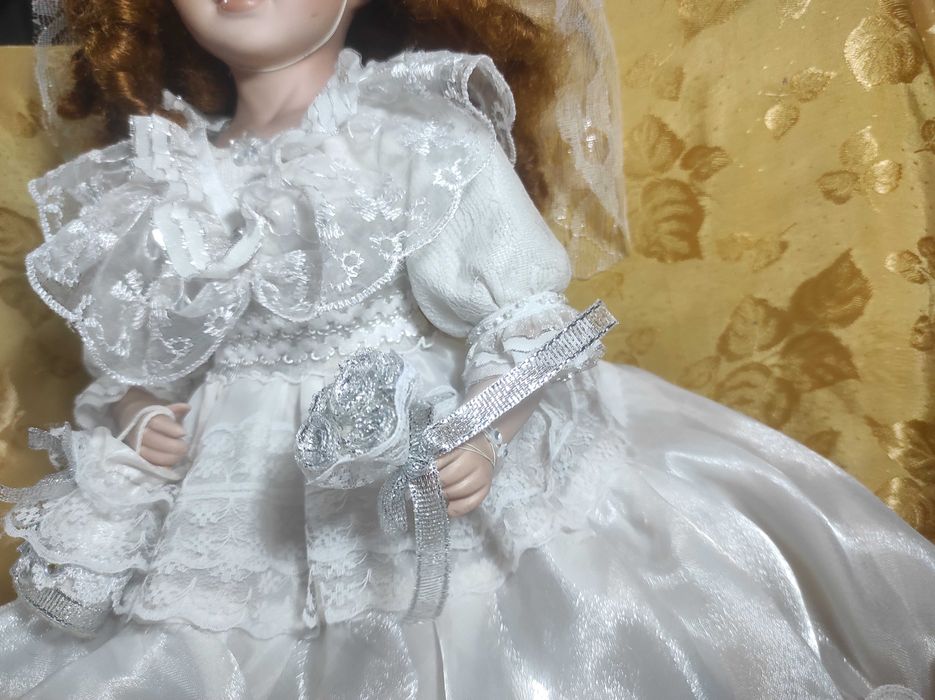 Фарфоровая кукла невесточка