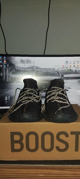 Обувки Yeezy Boost V2