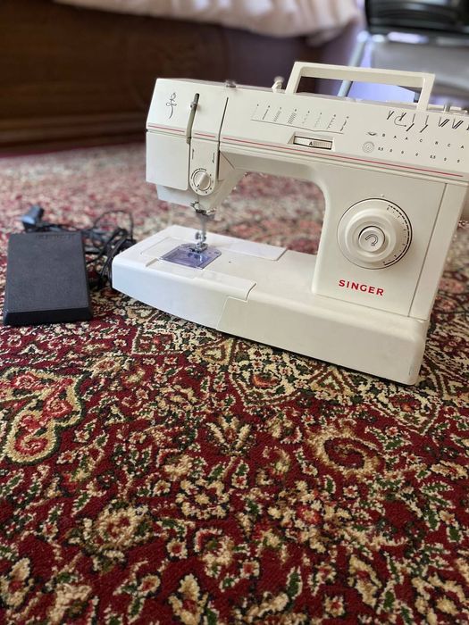 Продаёться швейная машинка