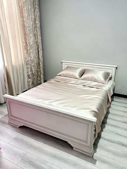 Кровать с матрасом