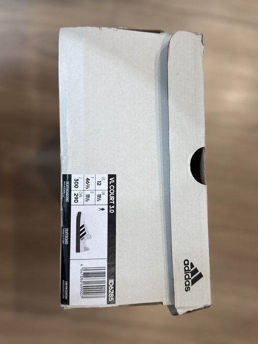 Продам оригинальные кеды адидас