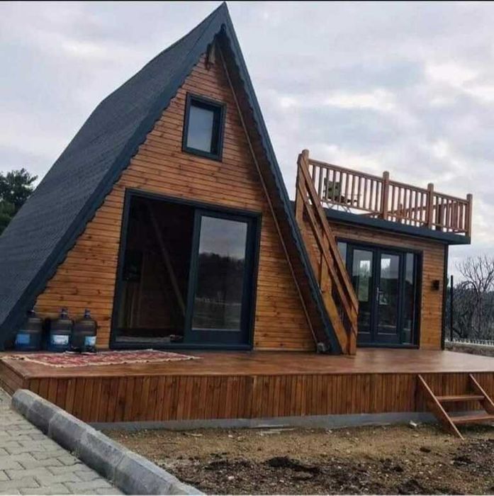Cabana stil A Frame si casa din structura de lemn de vanzare