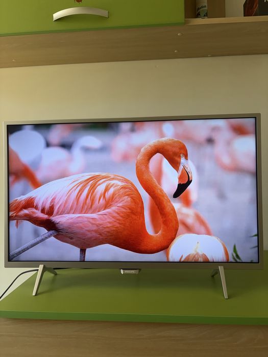 Philips 32PFS6402 32” Full HD Smart TV с Ambilight