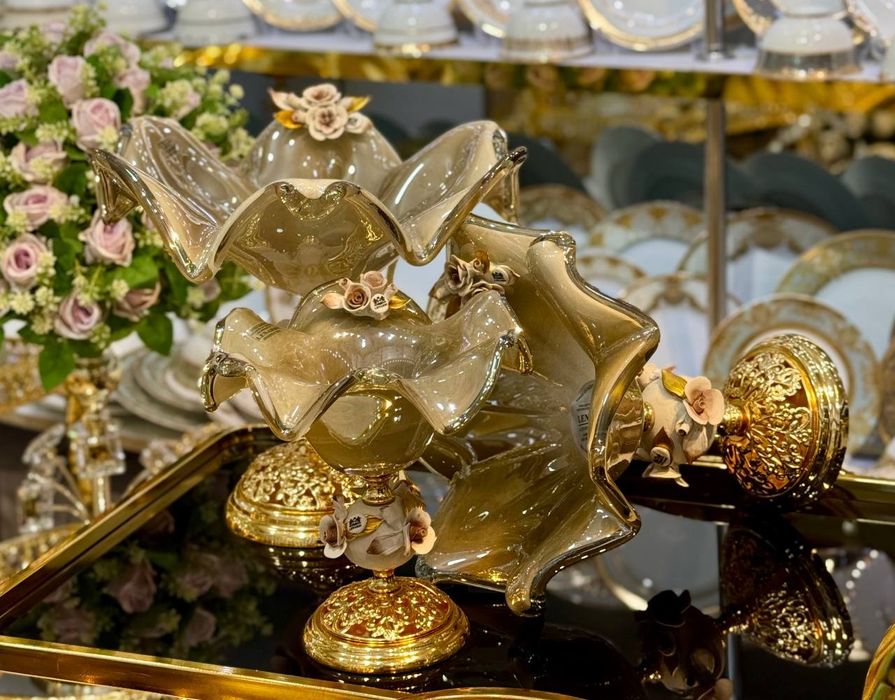 Сервиз декоративный на золотой подставке