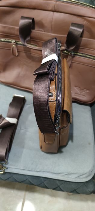 Продавам 2 нови мъжки чанти за рамо от италианска телешка кожа!