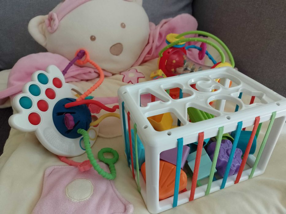 Килимче за игра и играчки