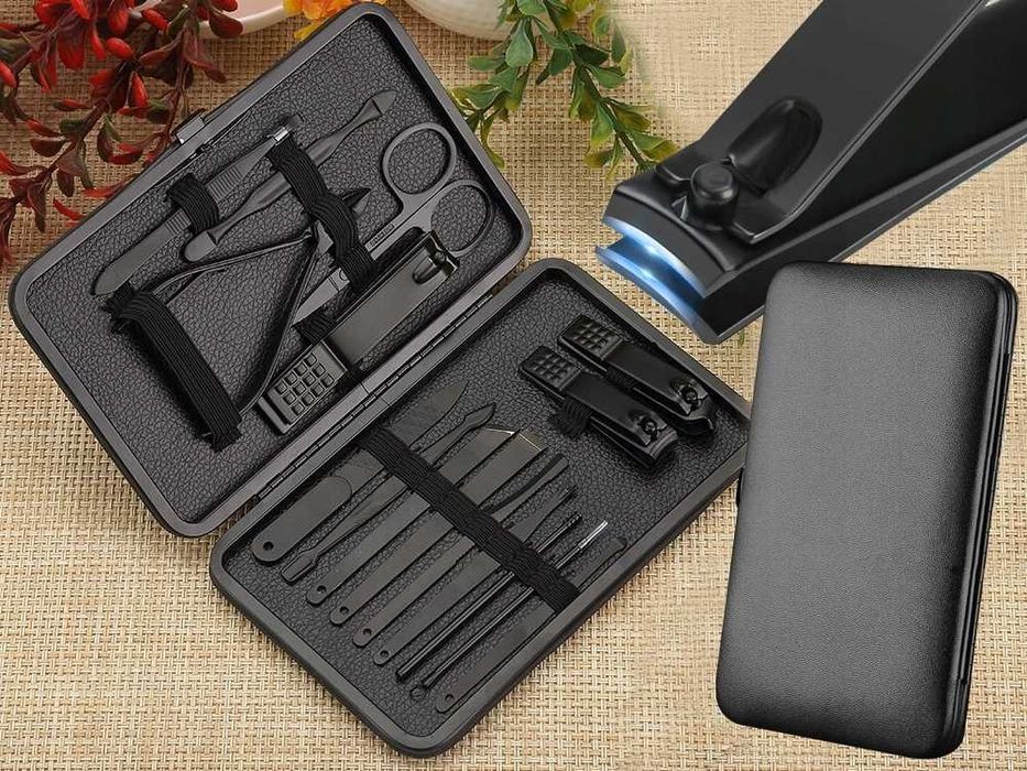 Set manichiura pedichiura 18 piese foarfeca unghii cleste pile