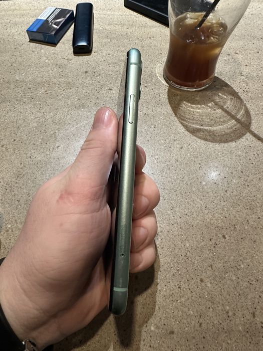 Продам iPhone 11 64g/69%