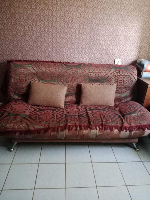 Продаётся диван с двумя креслами