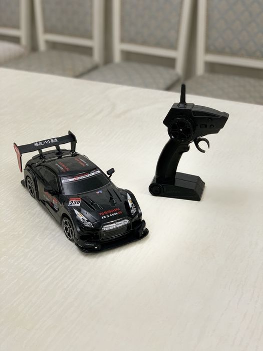 Продается самая быстрая игрушечная машинка.