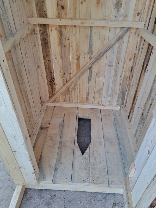 Уличный туалет--"