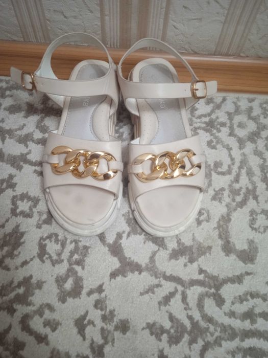 Сандалии на девочку 36