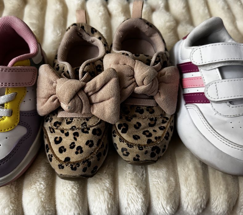 Adidasi fetite marimea 23 / 2-3 ani