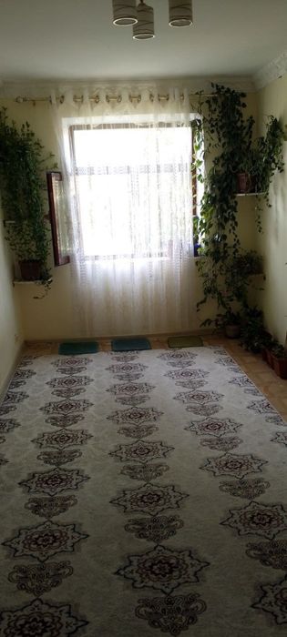 Vagzal park oldiga kvartira bor oilaga yoki studentlarga beriladi.