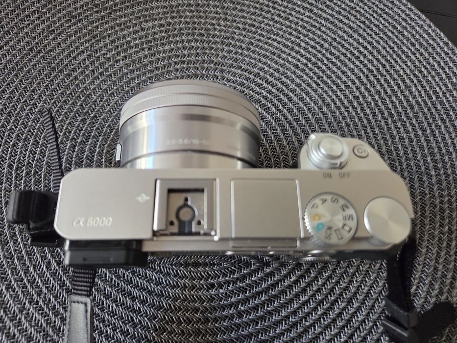 Aparat foto Mirrorless Sony Alpha A6000 YB, 24.3MP, Silver + Obiectiv 16-50mm