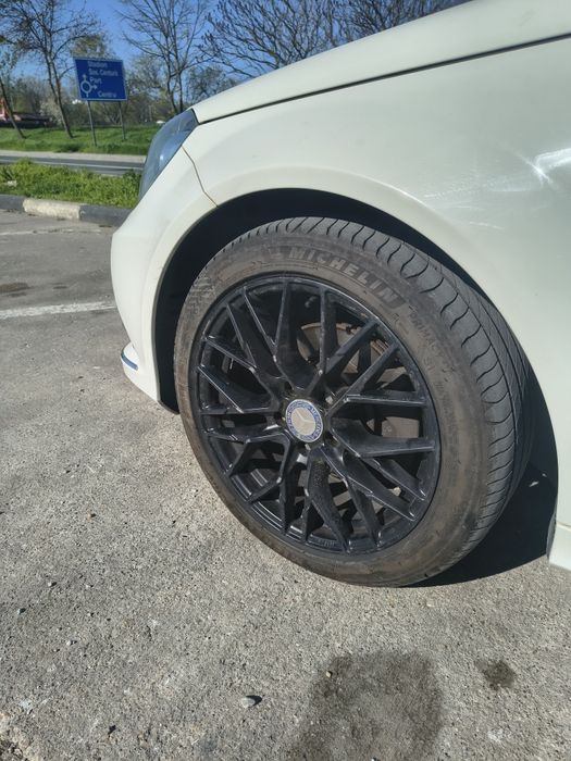 Mercedes Benz  breack de culoare alb