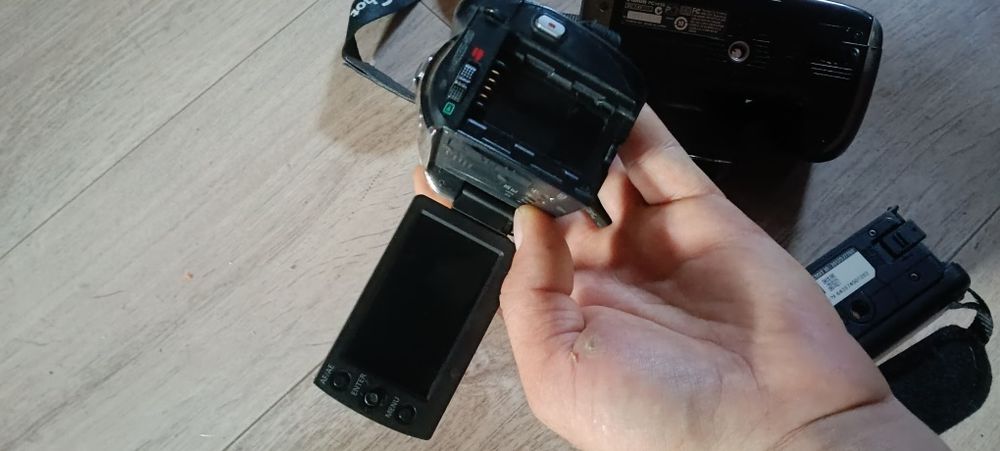 Продам фотик и две камеры.