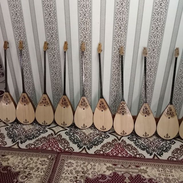 Казахский национальный домбыра сатылады