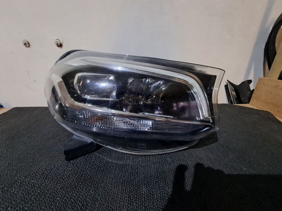 Mercedes X class X470 фар десен LED