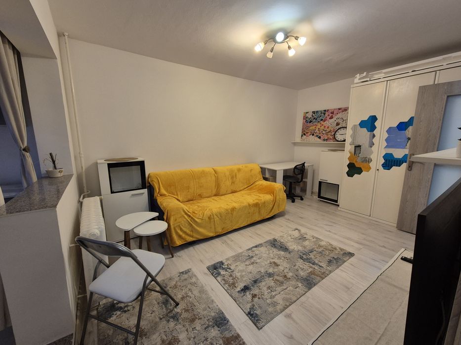 Garsoniera frumoasa, centru-zona Ciuperca renovata,izolata,contorizata