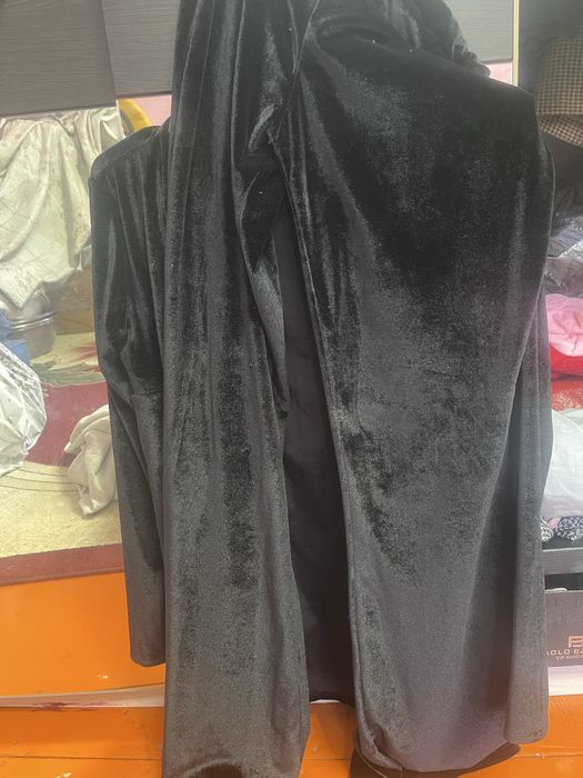 Киімдер аяқ киім сатылады.