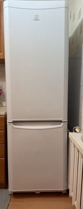 Холодильник Indesit