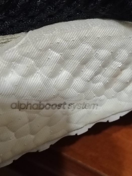 Vînd adidași alergare  Alphabosst Parley mărimea 40