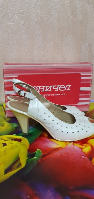 Женские босоножки