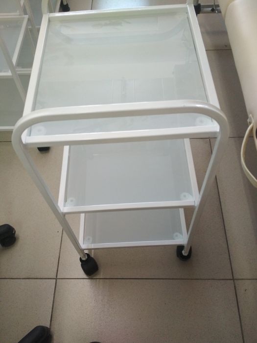 Стол для маникюрных инструмент