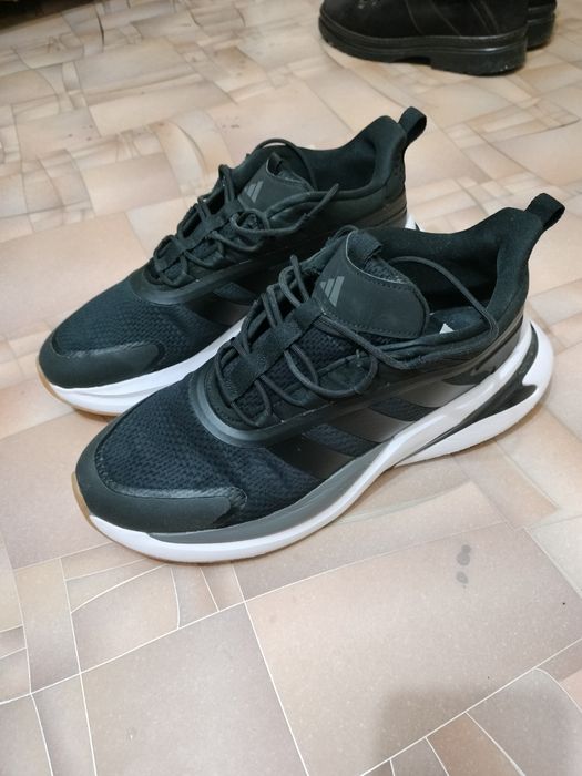 Продам кроссовки