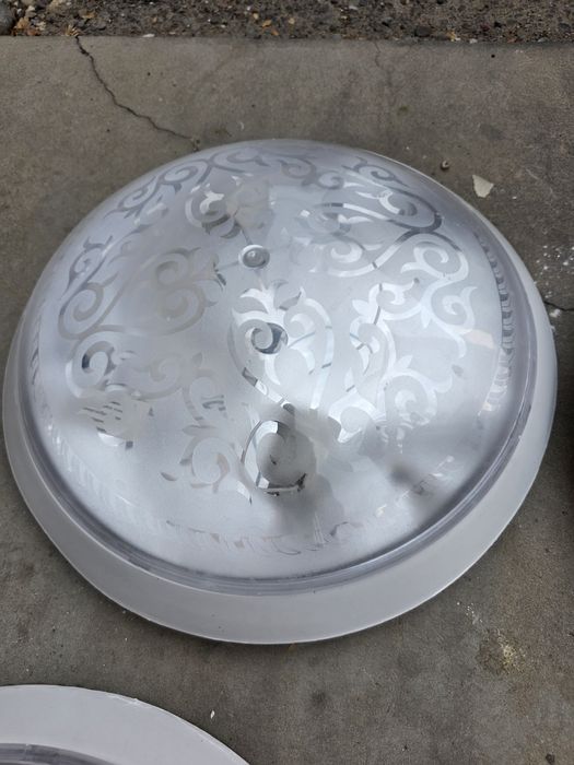 Продам плафоны потолочные