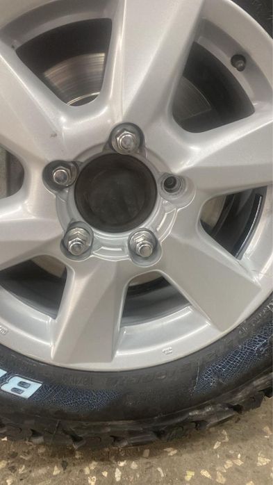 Продам диски   оригинал на лексус 570