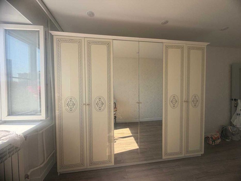 Продам шкаф с зеркалом