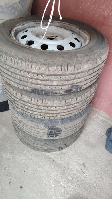 Продам диски с резиной на 15 хендай акцент