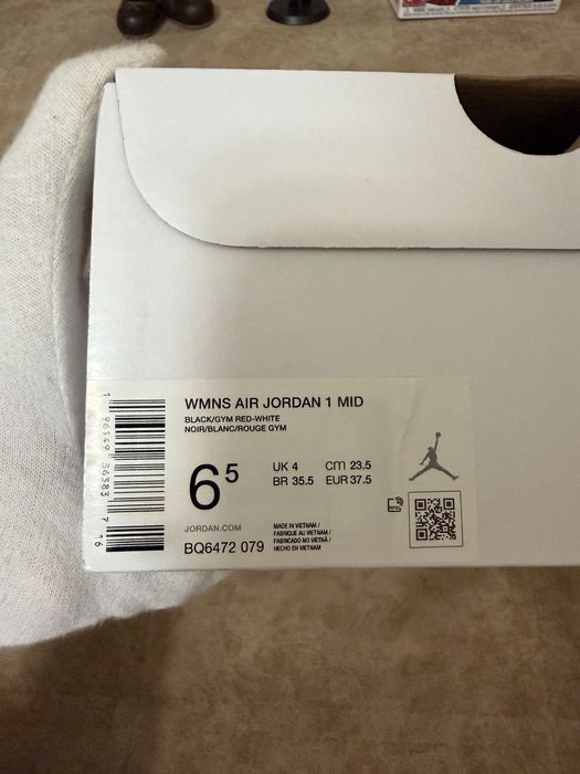Оригинальные Wmns Nike Air Jordan 1 Mid 'Alternate Bred Toe'