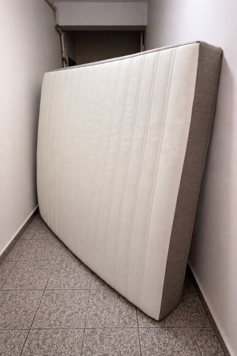 Saltea de pat cu arcuri IKEA 140x200