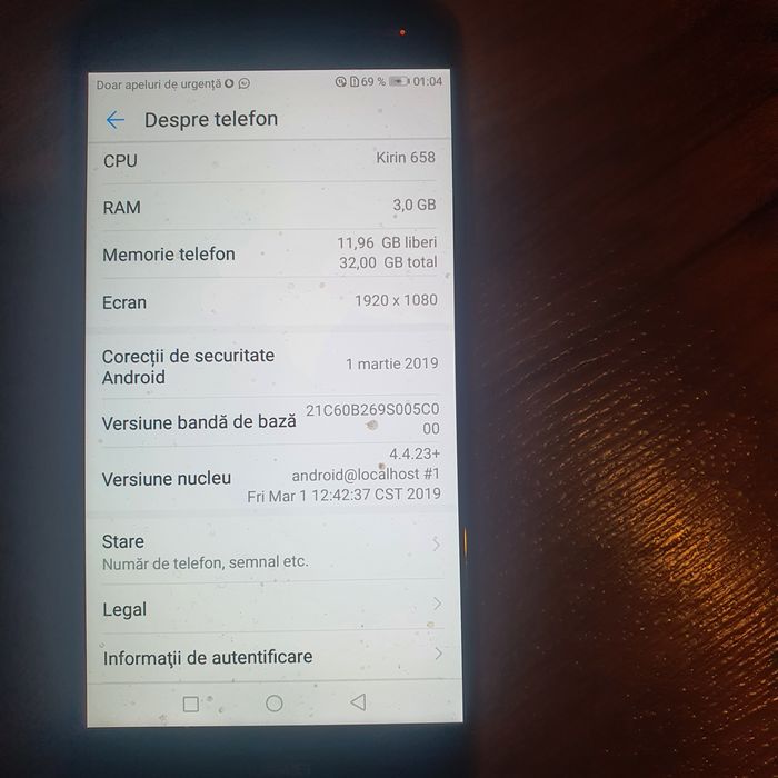 Vând s-au schimb leptop