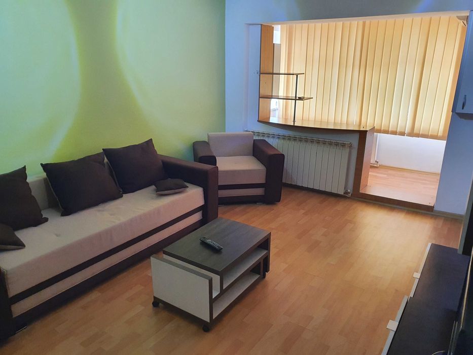 Închiriez apartament Ansamblul Buzaului, B-uri, parter, foarte spatios