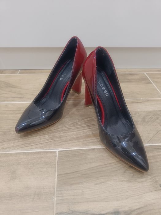 Обувки на висок ток