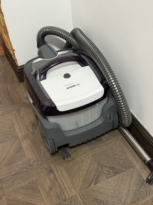 Продам пылесос Bosch AquaWash&Clean