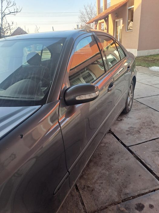 Vând Mercedes e 200
