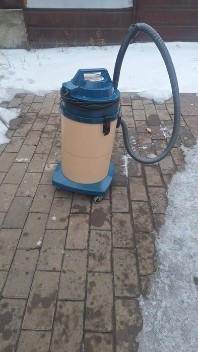 Продам водиной пылесос