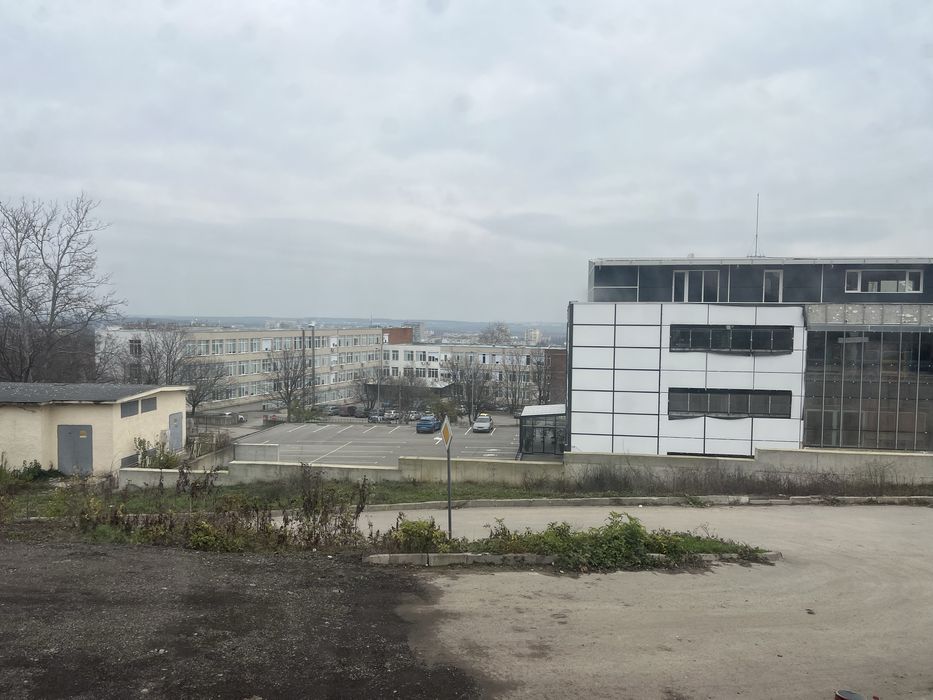 НОВА самостоятелна къща с двор