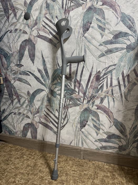 Продам костыль с встроенным устройством против скольжения