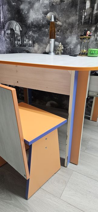 Детский стол с 2 стульчиками