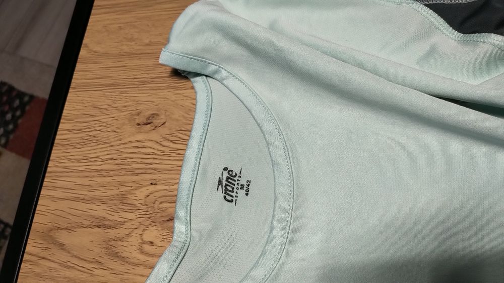 Tricouri sport femei