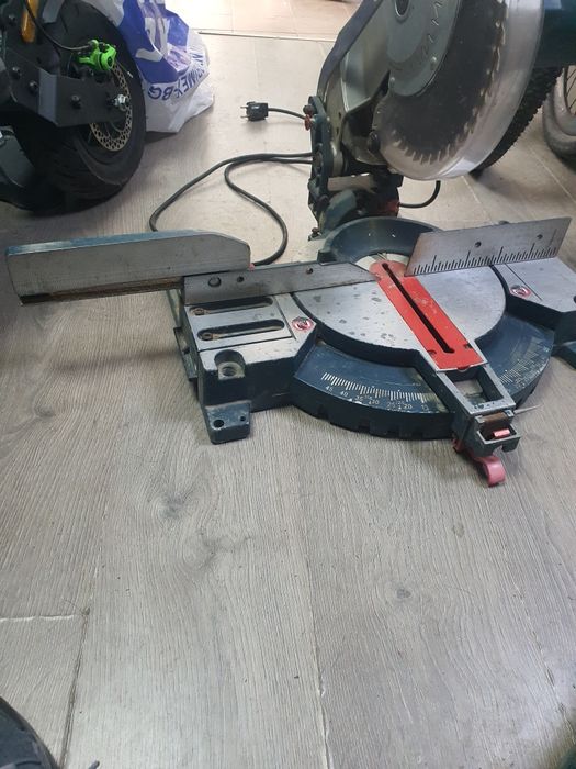 Настолен циркуляр BOSCH GCM 10