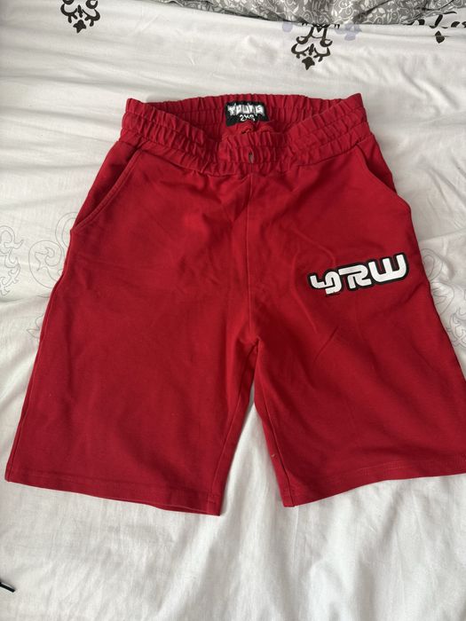 pantaloni young rich white (yrw) rosii , colectia 6ix9ine